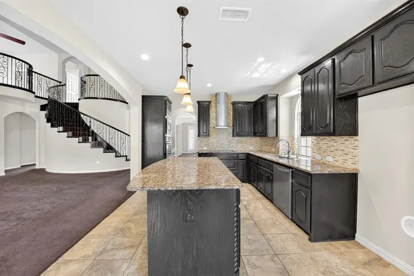 $539,900 | 127 Lake Trail Drive, Red Oak, TX 75154