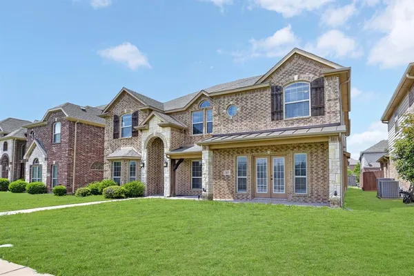 $539,900 | 127 Lake Trail Drive, Red Oak, TX 75154