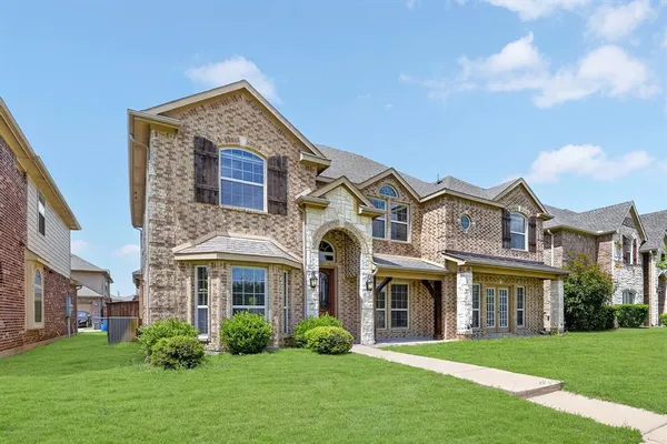 $539,900 | 127 Lake Trail Drive, Red Oak, TX 75154
