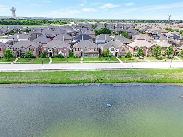 $539,900 | 127 Lake Trail Drive, Red Oak, TX 75154