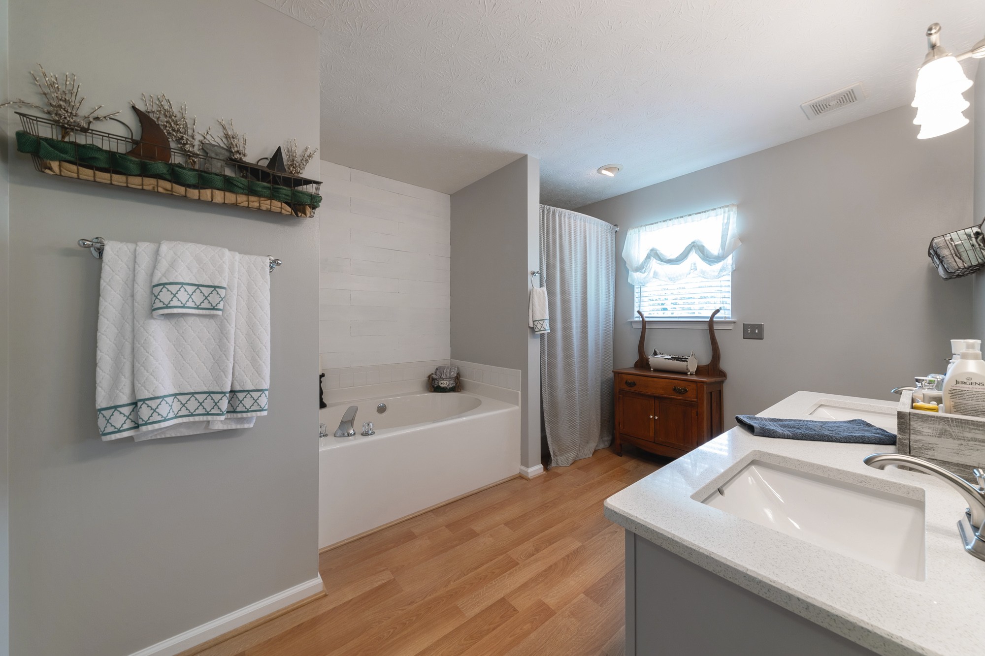 1678 Porter Road Bon Aqua, TN 37025 - Photo 31 of 36 a bathroom with a sink a toilet and bathtub