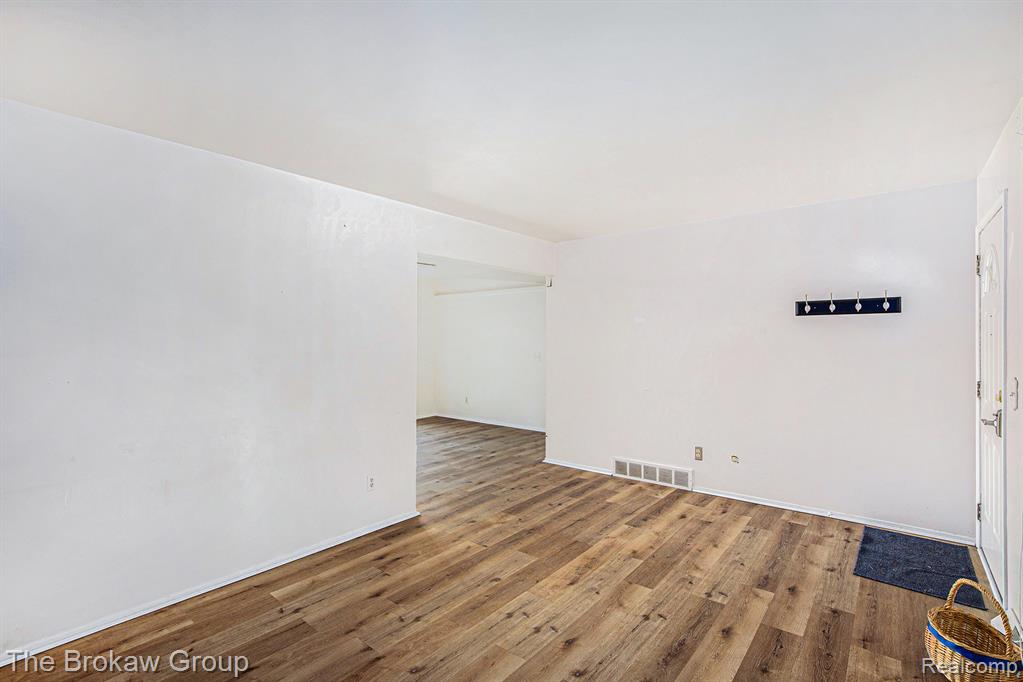 4438 North Oak Road Davison, MI 48423 - Photo 7 of 32 Gallery Image 7