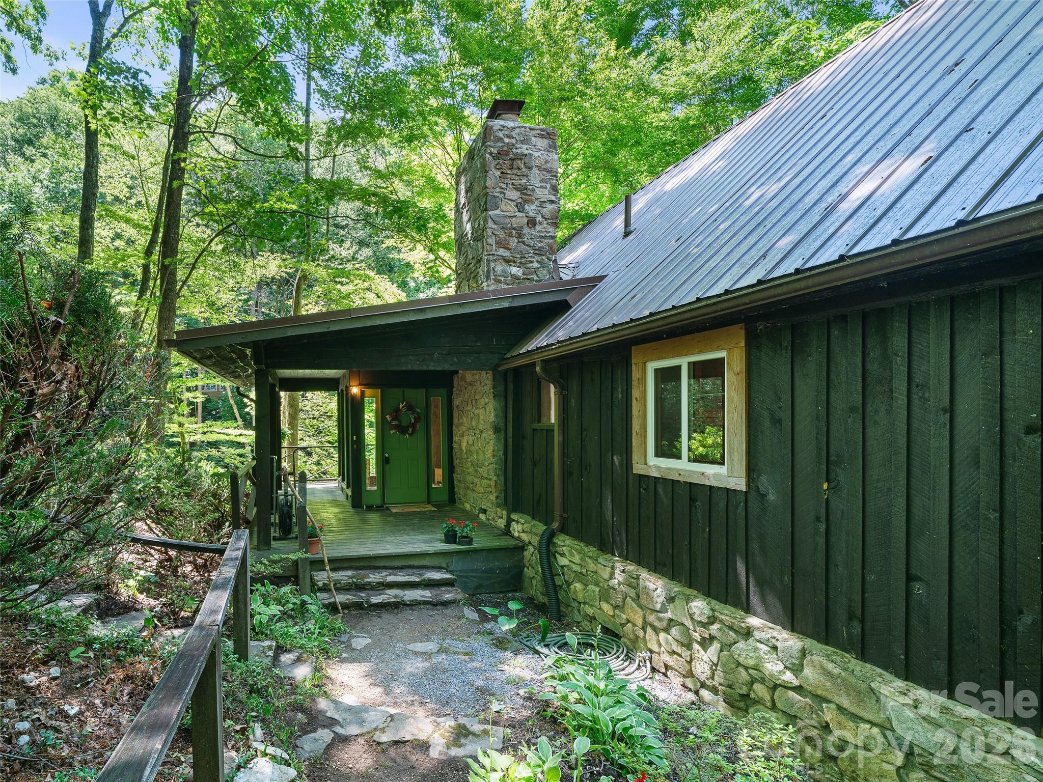 552 North Fork Road Burnsville, NC 28714 - Photo 6 of 48