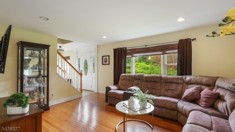 5 Maple Drive Warren, NJ 07059 - Photo 4 of 35