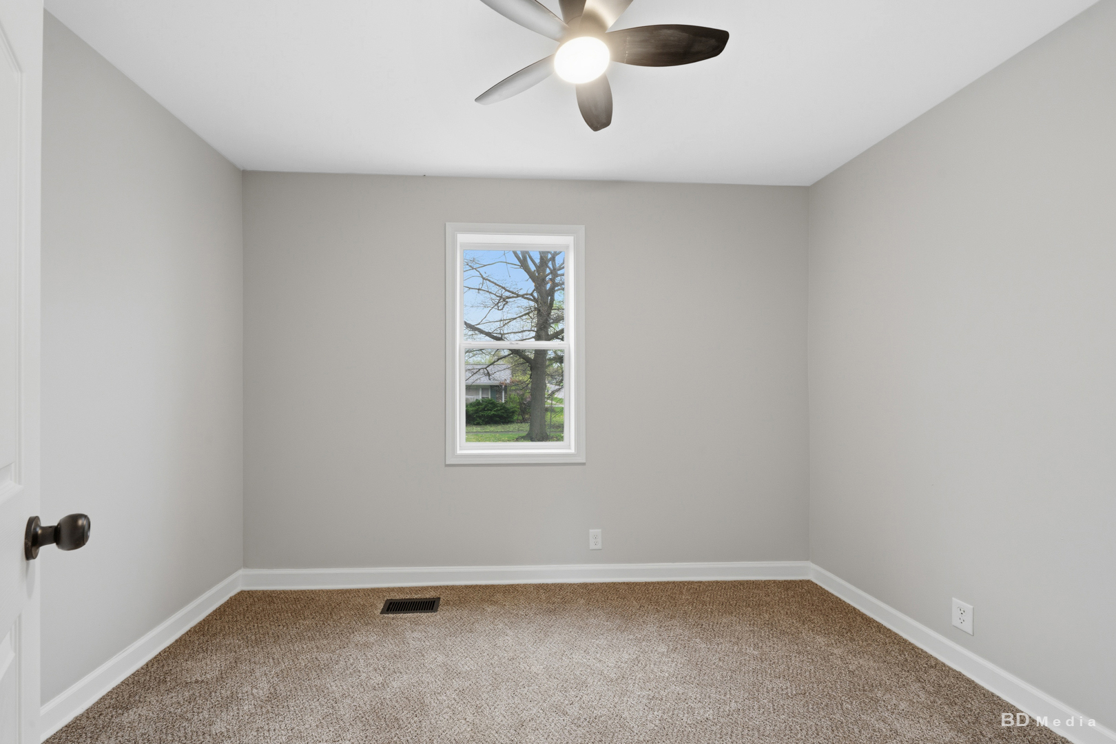 3300 Butler Avenue Steger, IL 60475 - Photo 8 of 16 an empty room with a window