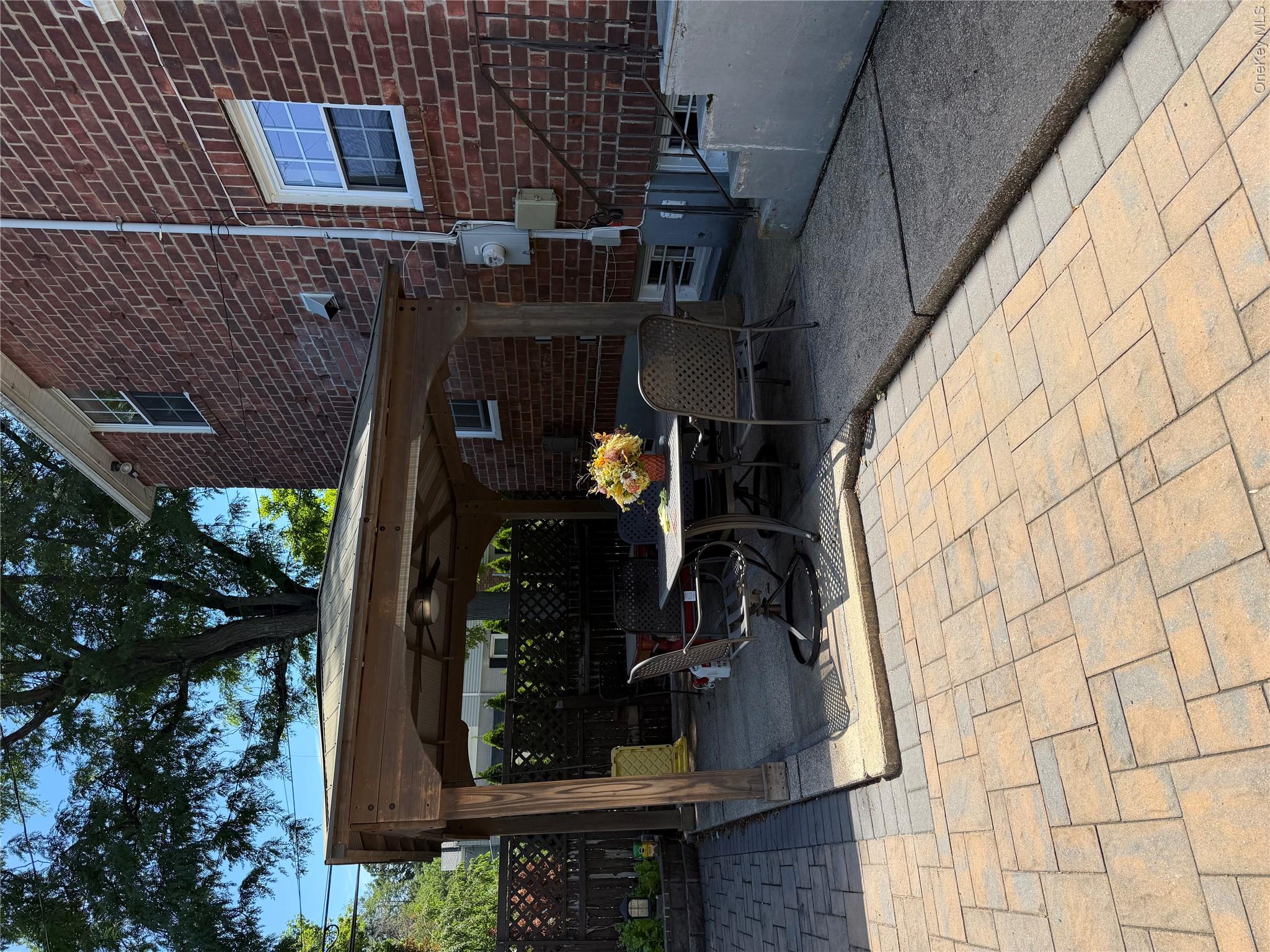 27 Upland Road Great Neck, NY 11020 - Photo 12 of 13