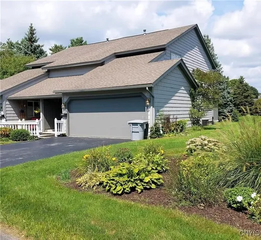 $2,600 | 447 Summerhaven Drive North, Manlius, NY 13057