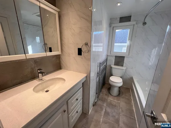 $2,500 | 6 Page Avenue, Unit 2, Lyndhurst, NJ 07071