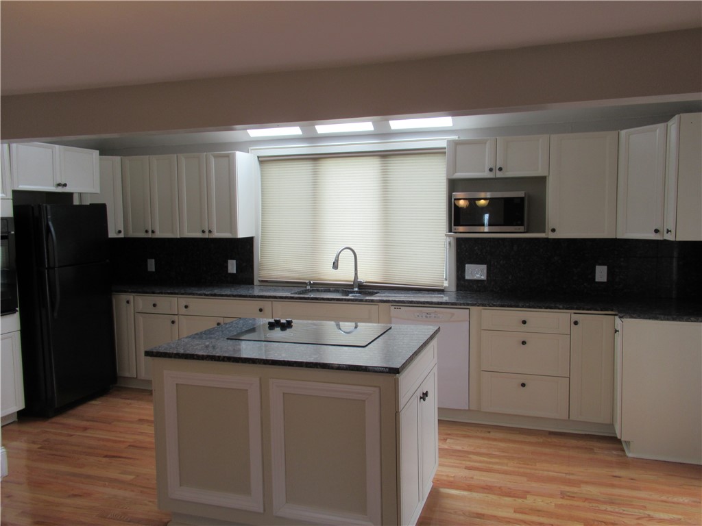 189 Curry Road Cranston, RI 02920 - Photo 3 of 19