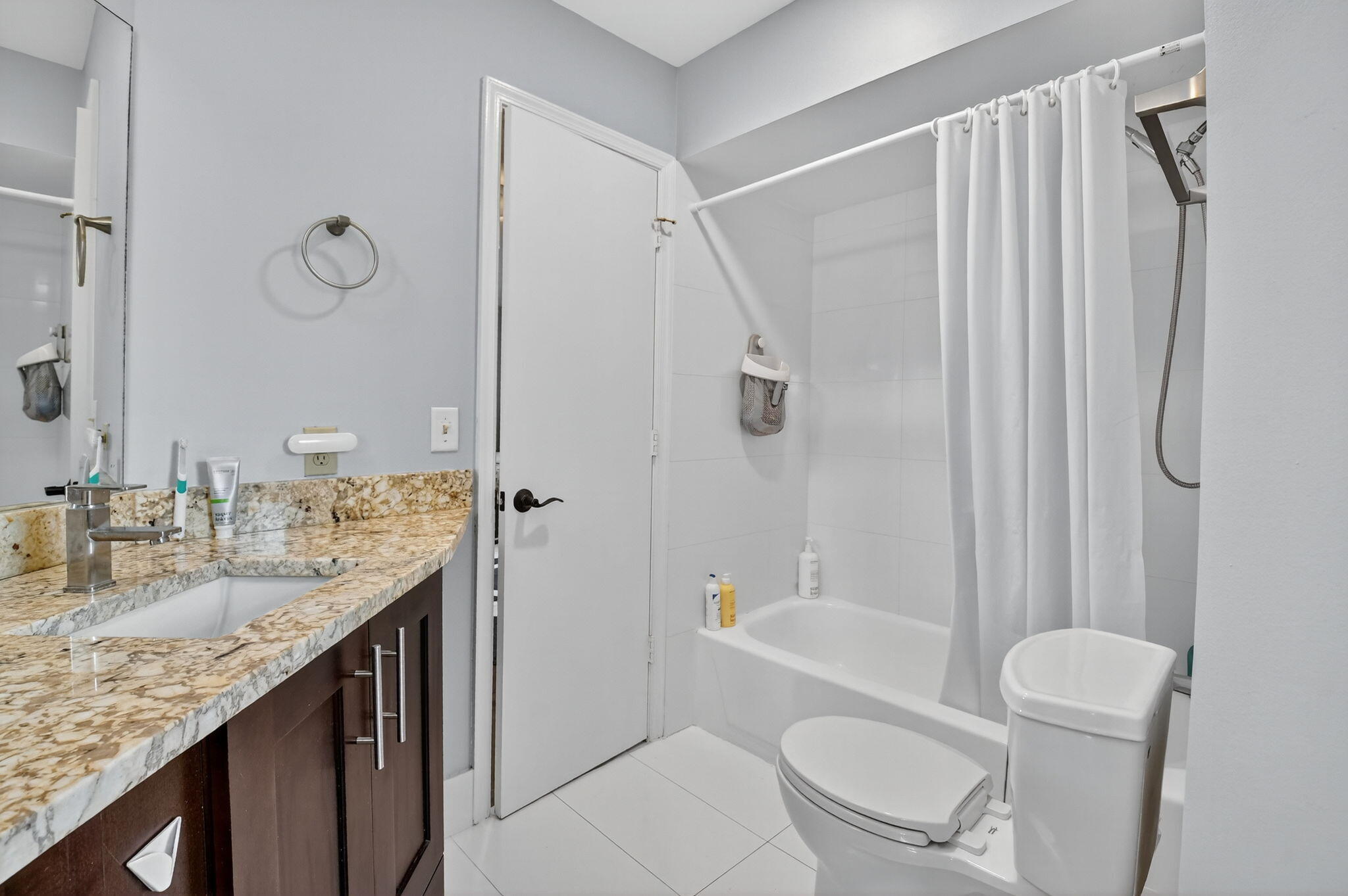 20909 Boca Ridge Drive South Boca Raton, FL 33428 - Photo 37 of 62 Jack and Jill Bathroom