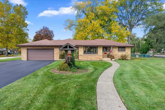 $419,900 | 328 Brice Avenue, Mundelein, IL 60060
