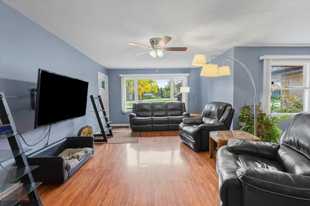 $424,900 | 328 Brice Avenue, Mundelein, IL 60060