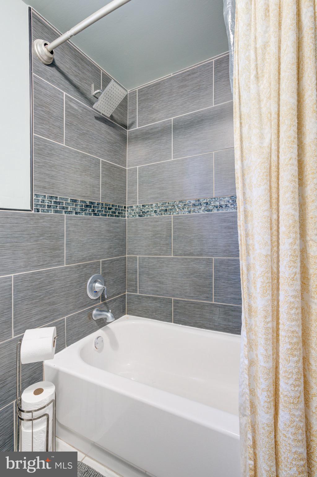 1724 Watkins Street Philadelphia, PA 19145 - Photo 19 of 36