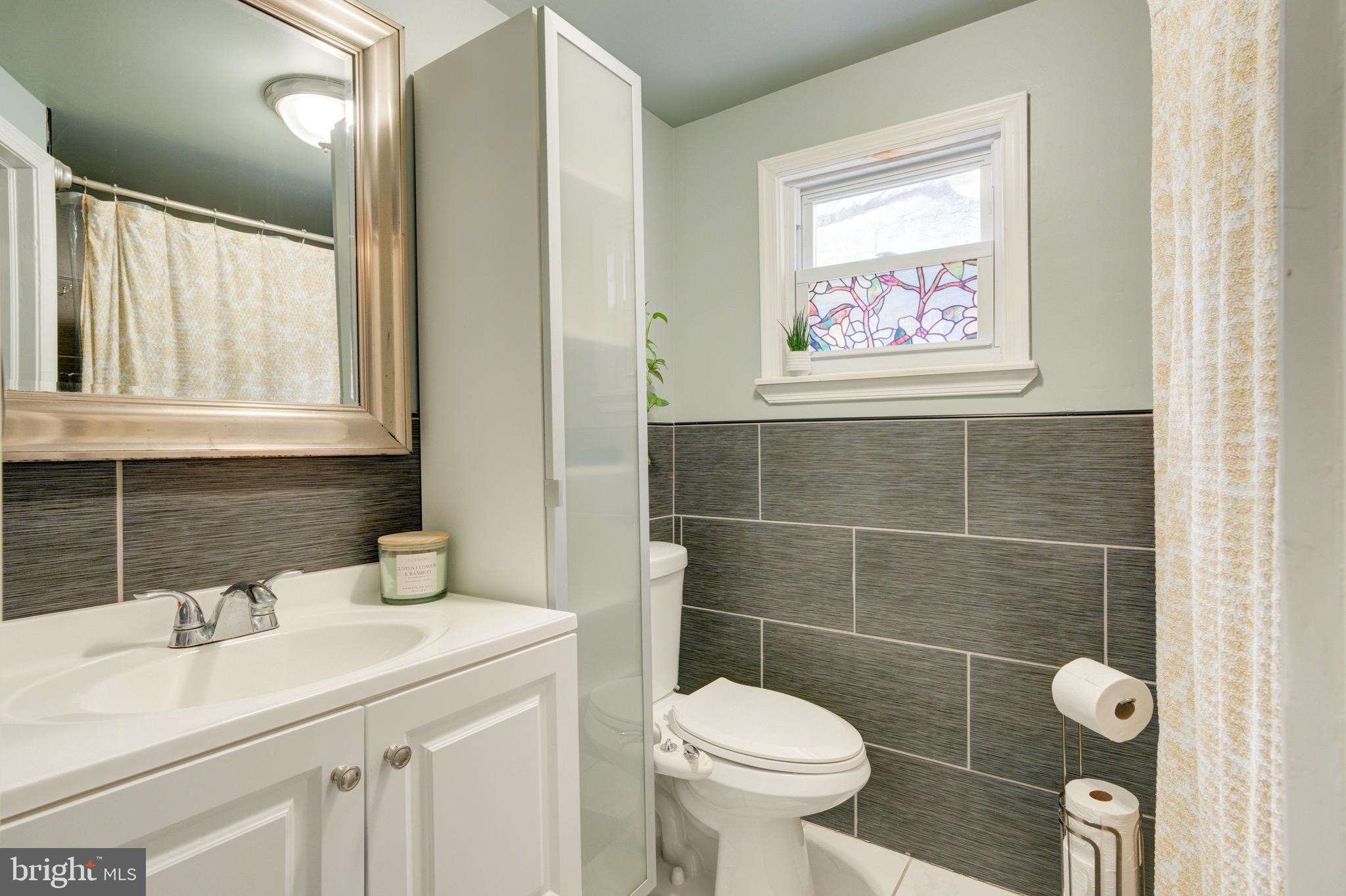 1724 Watkins Street Philadelphia, PA 19145 - Photo 5 of 36