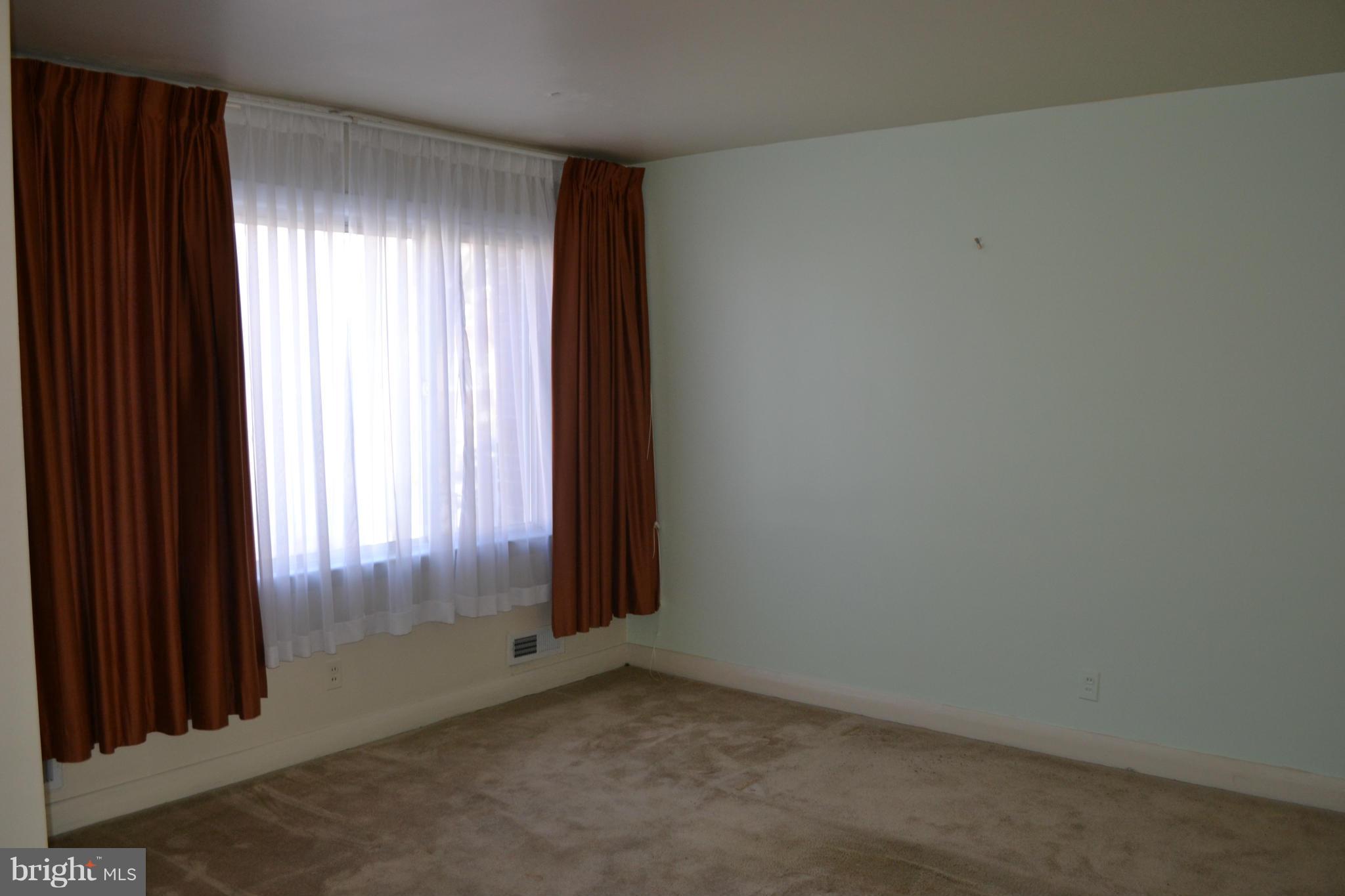 1631 Heathfield Road Baltimore, MD 21239 - Photo 1 of 12 Living Room