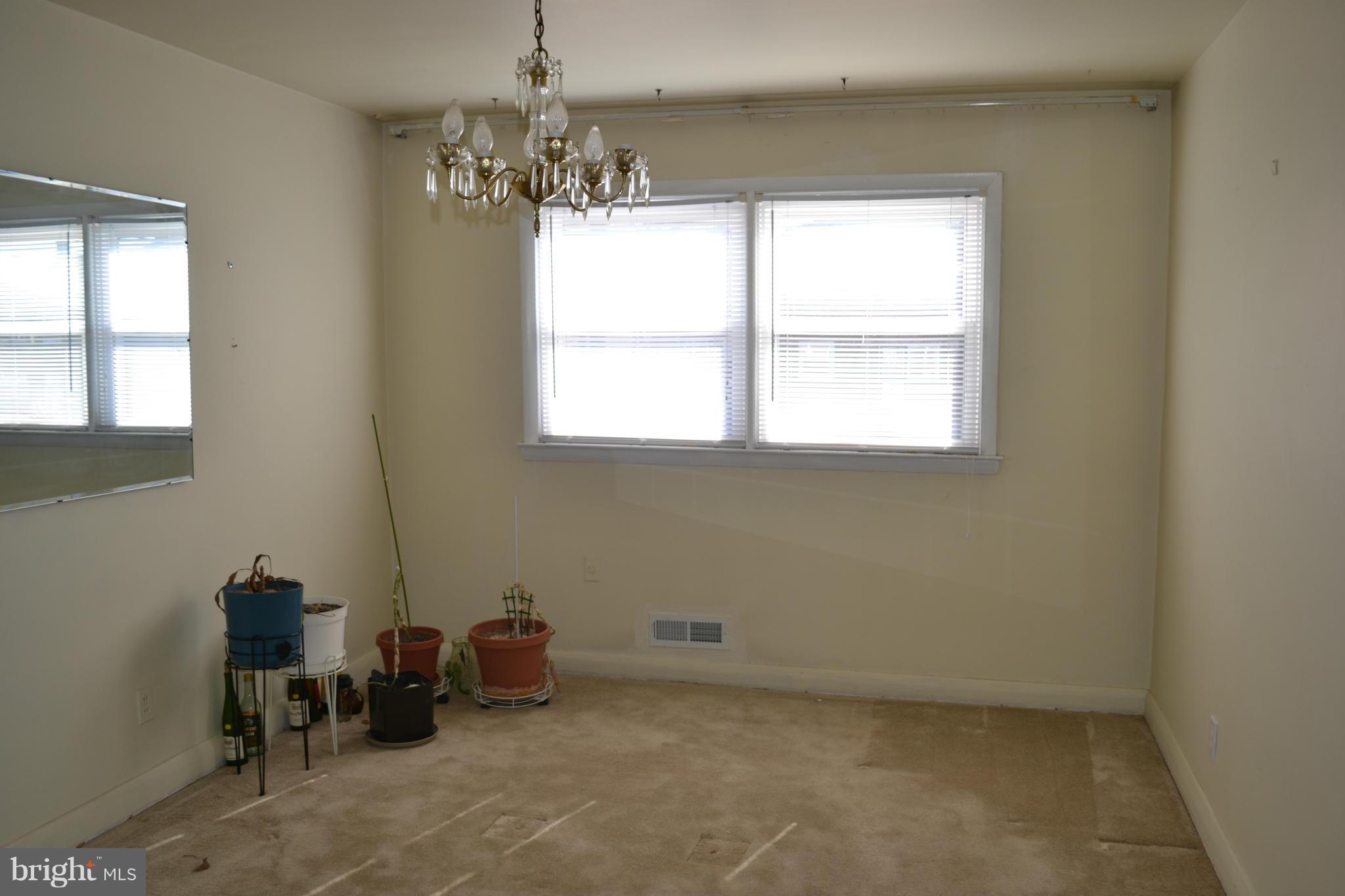 1631 Heathfield Road Baltimore, MD 21239 - Photo 3 of 12 Dining Room