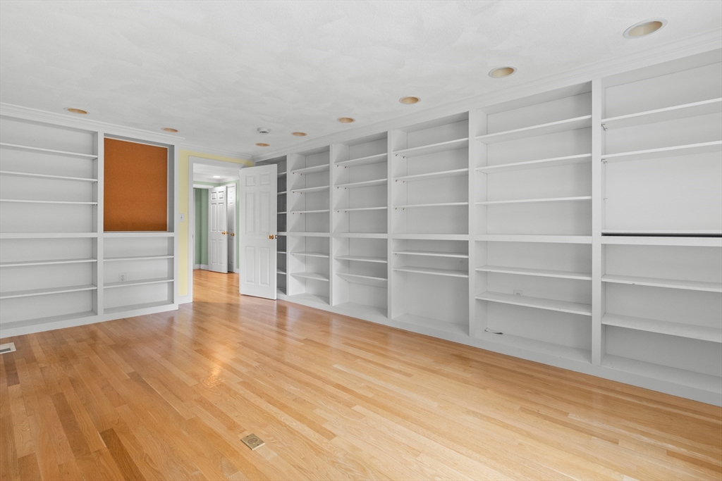 35 Grey Lane Lynnfield, MA 01940 - Photo 19 of 40