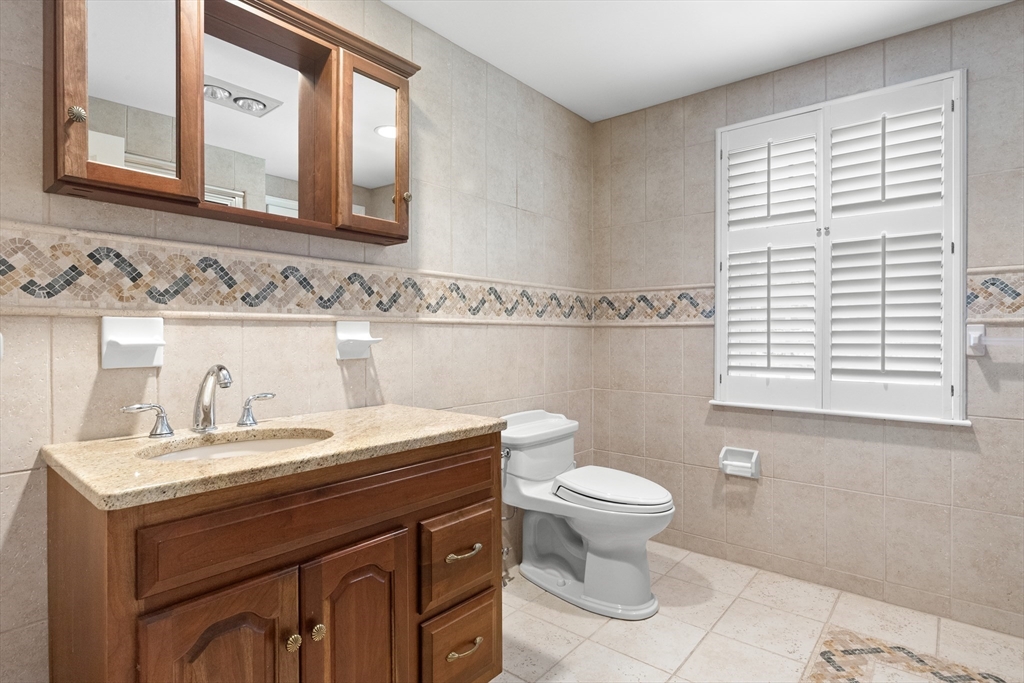 35 Grey Lane Lynnfield, MA 01940 - Photo 21 of 40