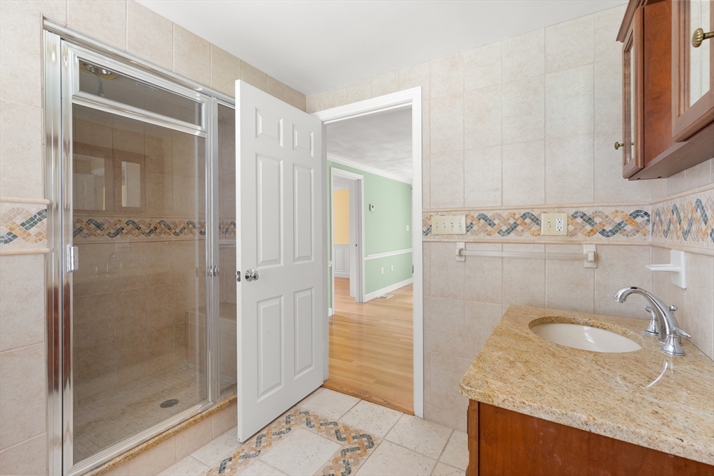 35 Grey Lane Lynnfield, MA 01940 - Photo 22 of 40