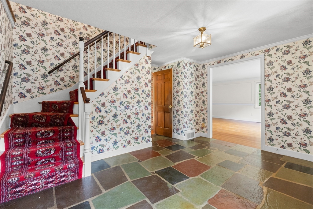 35 Grey Lane Lynnfield, MA 01940 - Photo 4 of 40