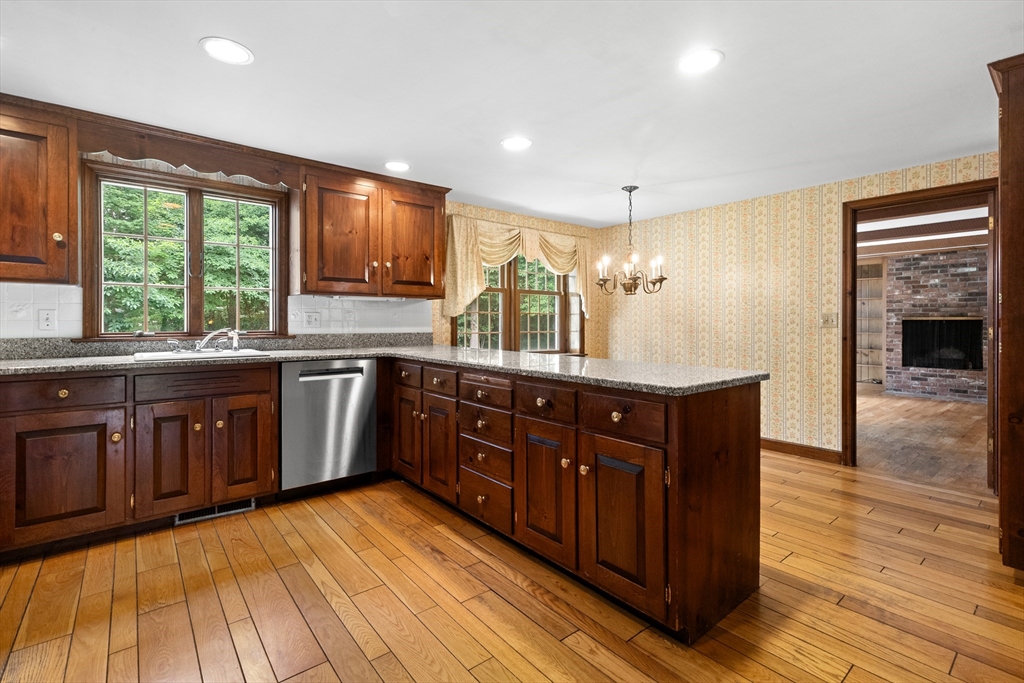 35 Grey Lane Lynnfield, MA 01940 - Photo 10 of 40