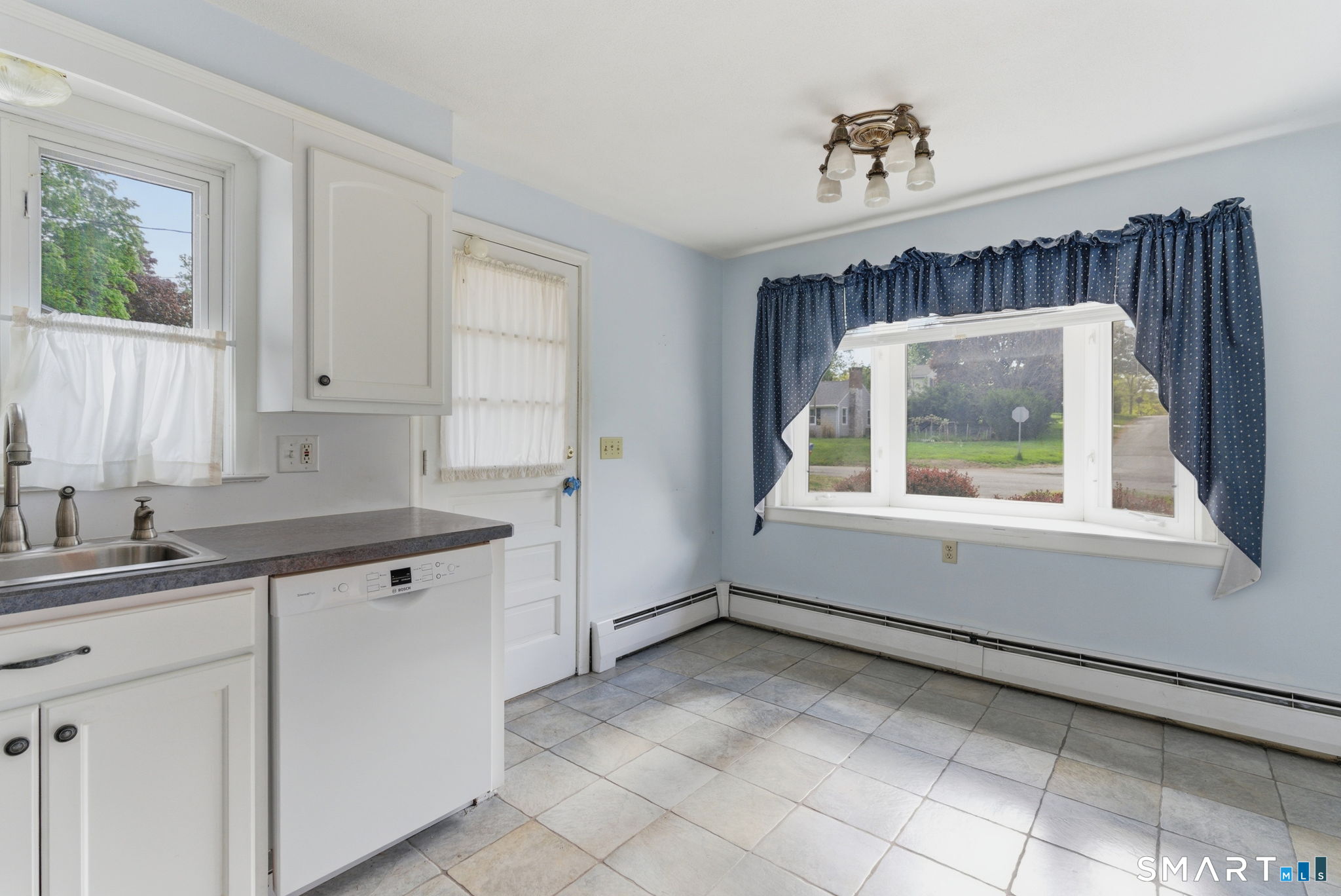 68 Cornwall Road Berlin, CT 06037 - Photo 11 of 27 Eat in Kitchen