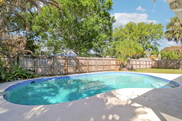 $350,000 | 2145 5th Street, Vero Beach, FL 32962