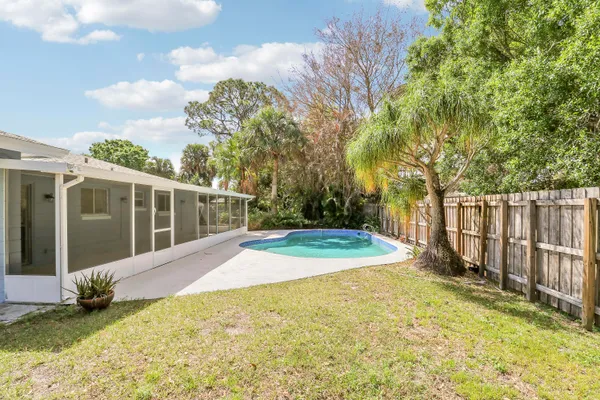 $350,000 | 2145 5th Street, Vero Beach, FL 32962