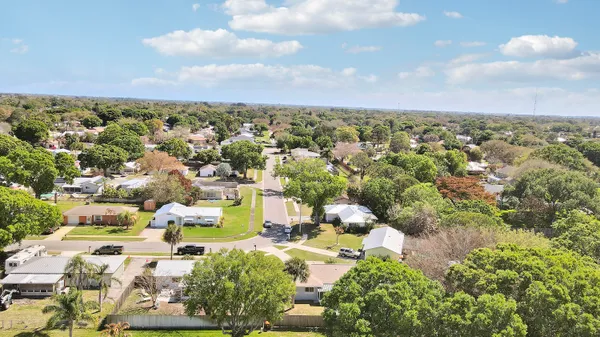 $350,000 | 2145 5th Street, Vero Beach, FL 32962