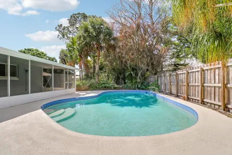 $350,000 | 2145 5th Street, Vero Beach, FL 32962