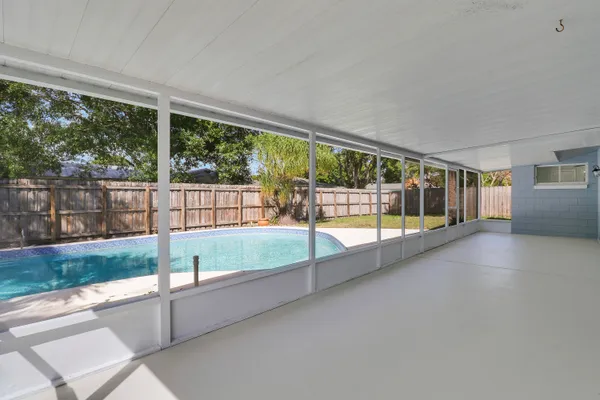 $350,000 | 2145 5th Street, Vero Beach, FL 32962