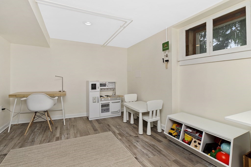 24 Plymouth Road Reading, MA 01867 - Photo 24 of 28 Gallery Image 24