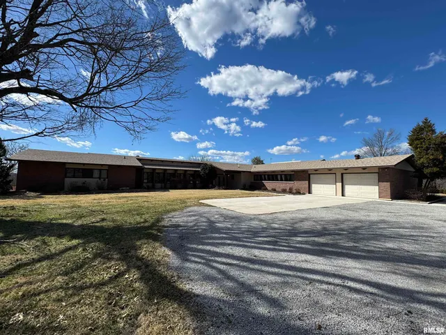 $575,000 | 800 South Green Street, Anna, IL 62906