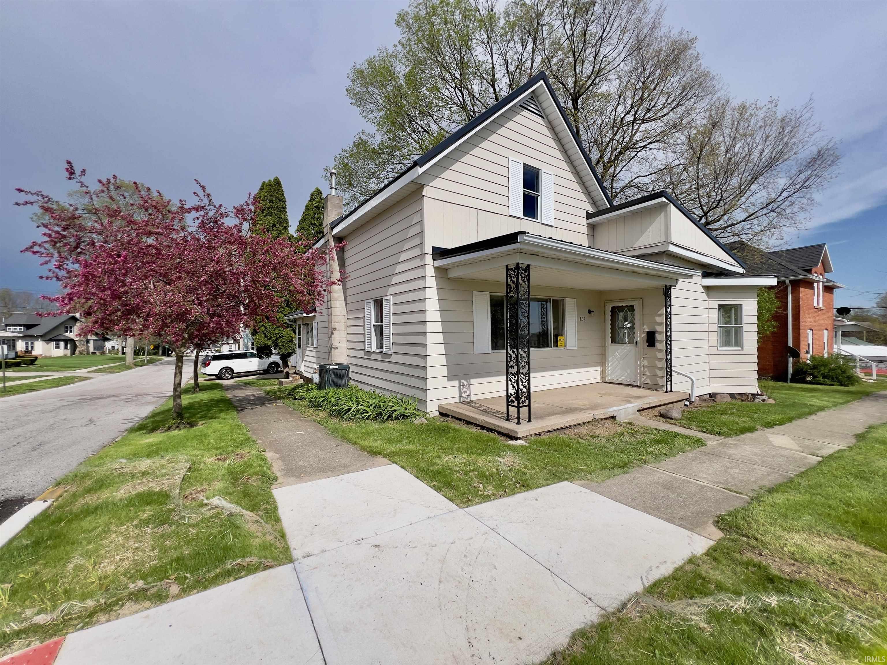 806 North Harrison Street Syracuse, IN 46567 - Photo 1 of 35