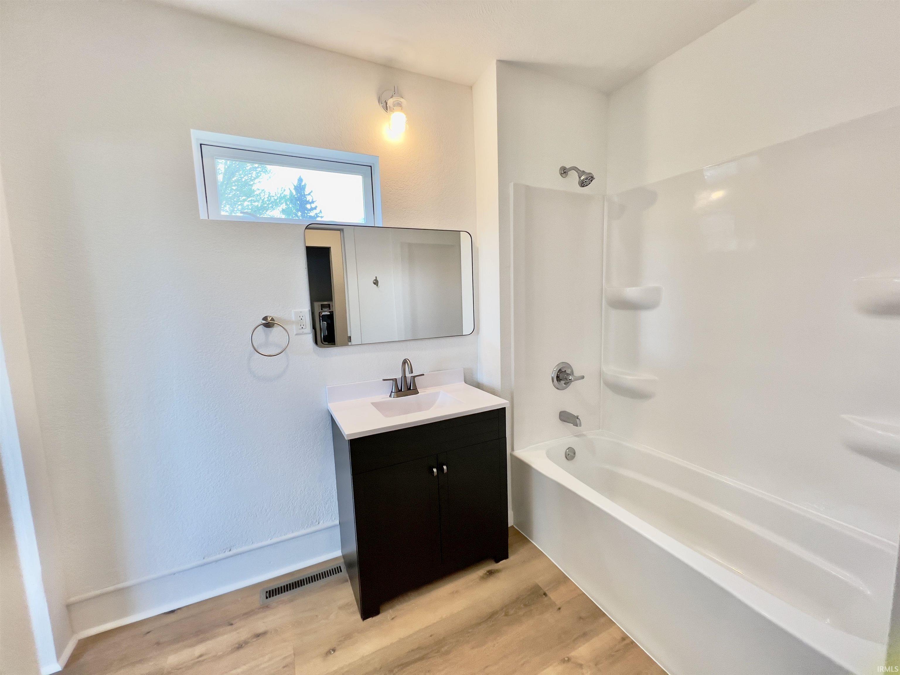 806 North Harrison Street Syracuse, IN 46567 - Photo 11 of 35