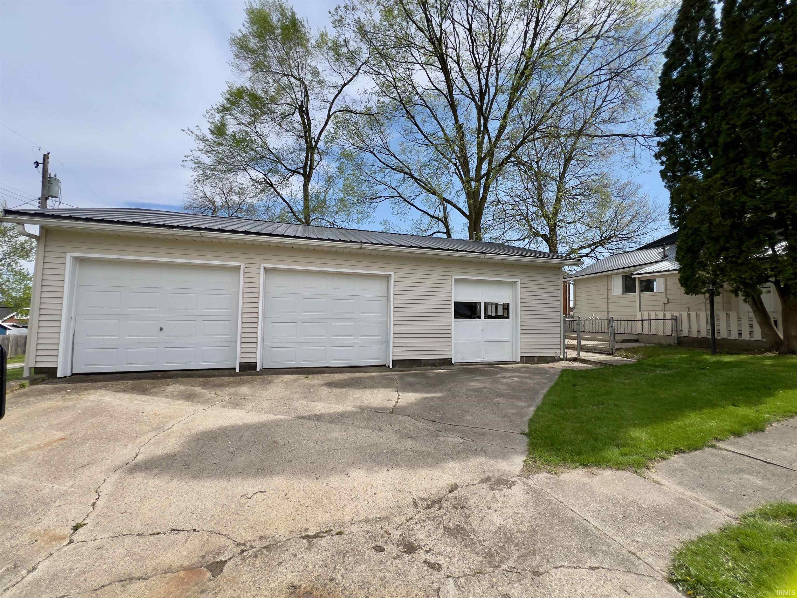 806 North Harrison Street Syracuse, IN 46567 - Photo 30 of 35