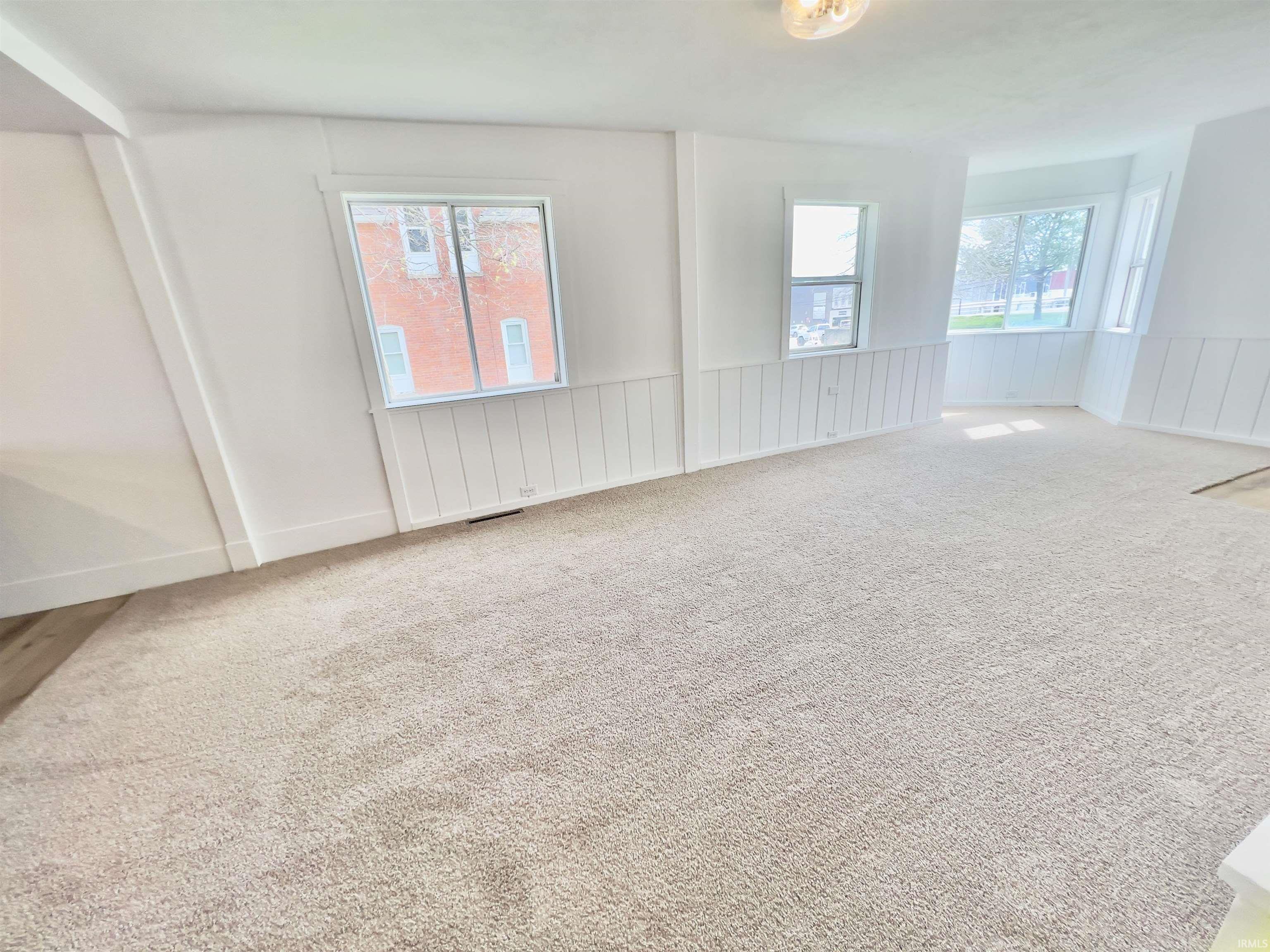 806 North Harrison Street Syracuse, IN 46567 - Photo 7 of 35