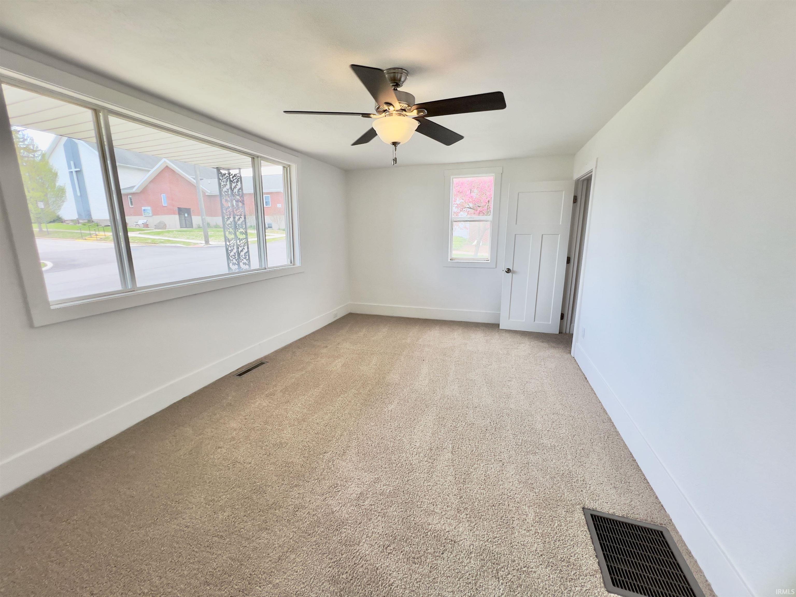 806 North Harrison Street Syracuse, IN 46567 - Photo 8 of 35