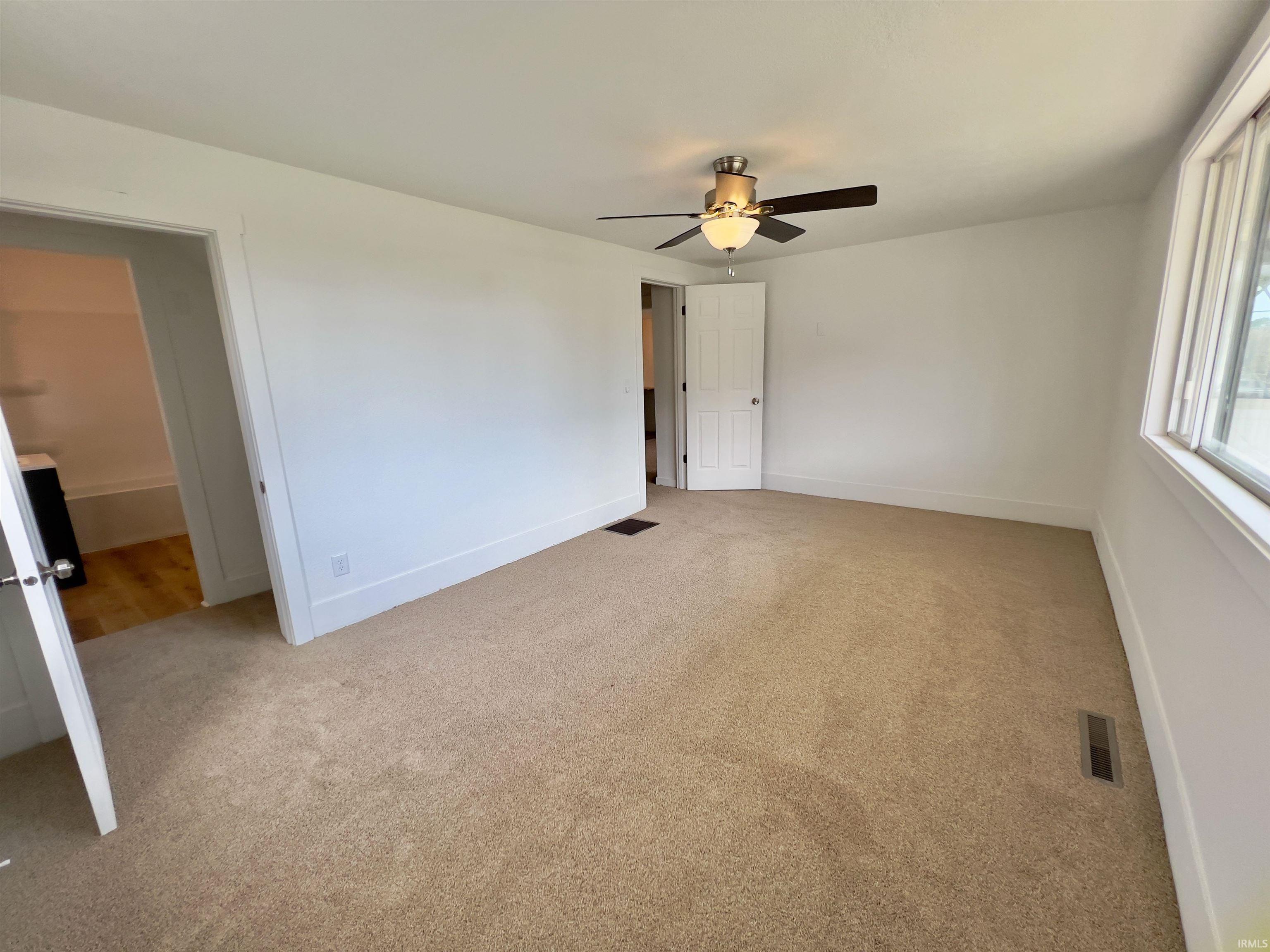 806 North Harrison Street Syracuse, IN 46567 - Photo 9 of 35