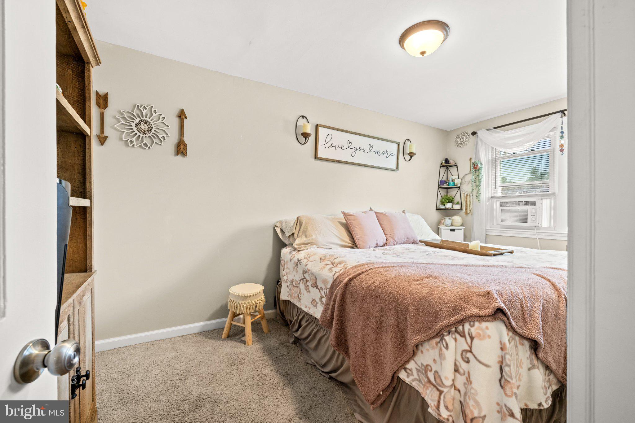234 West Edgevale Road Baltimore, MD 21225 - Photo 11 of 45 Cozy retreat with natural light.