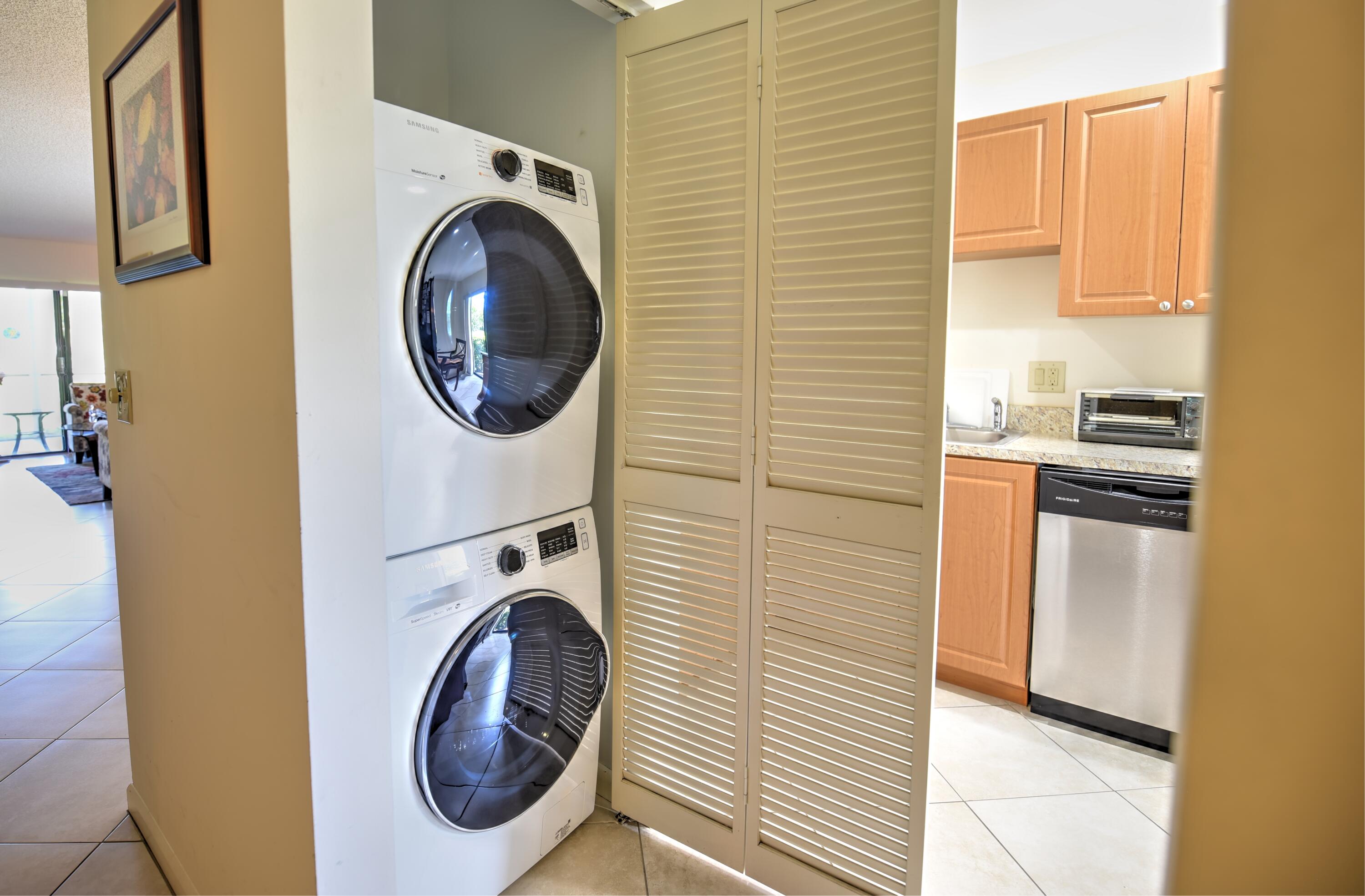 28 Stratford Lane West, Unit C Boynton Beach, FL 33436 - Photo 4 of 25 a utility room with dryer and washer