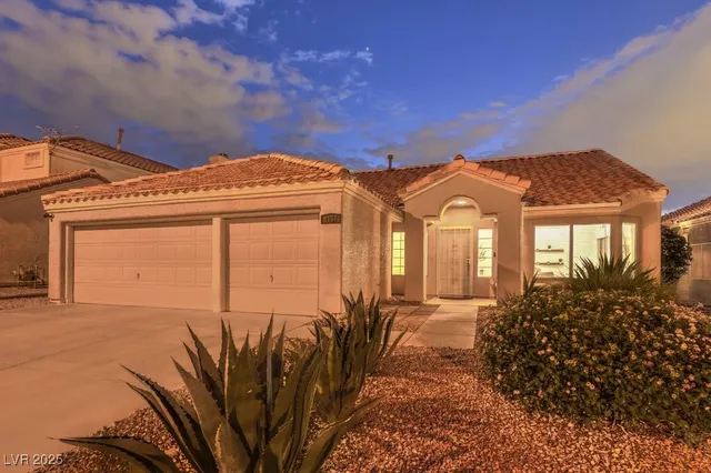 $3,240 | 8157 Creek Water Lane, Las Vegas, NV 89123