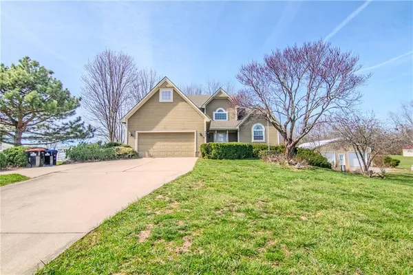 $515,000 | 904 South Allendale Lake Road, Greenwood, MO 64034