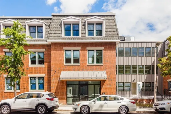 $3,600 | 906 East 2nd Street, Unit 306, Boston, MA 02127
