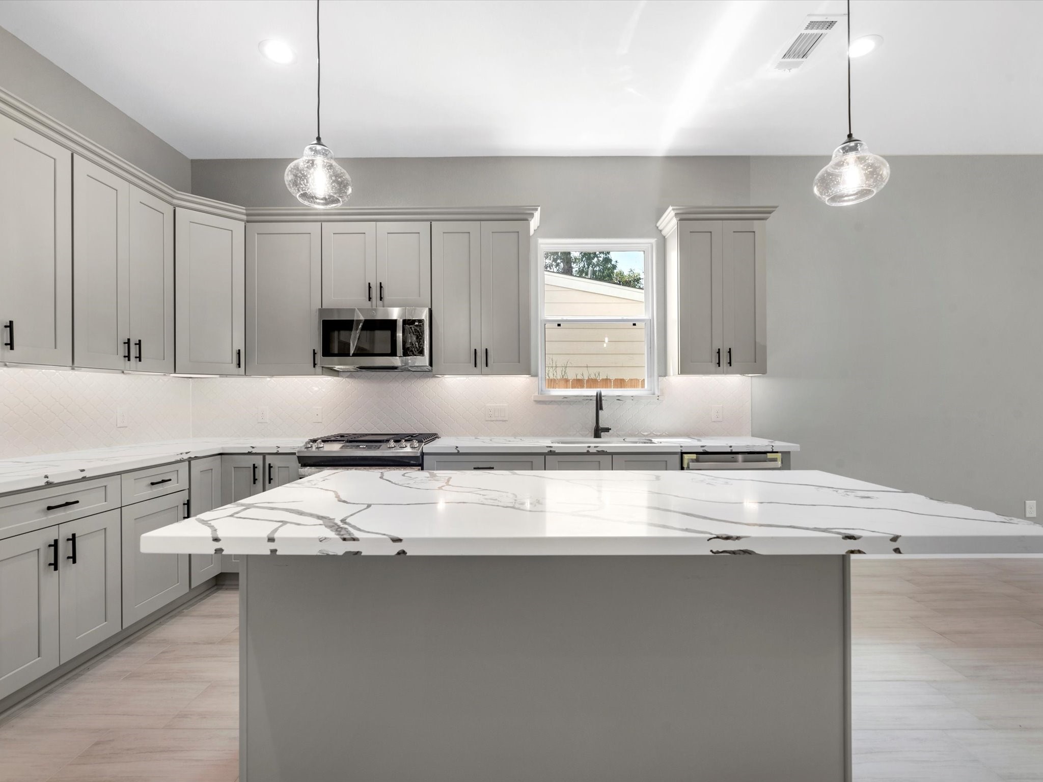 6806 Foster Street Houston, TX 77021 - Photo 6 of 20 Kitchen