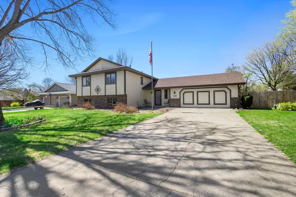 $389,900 | 1286 Emerald Lane, Shakopee, MN 55379