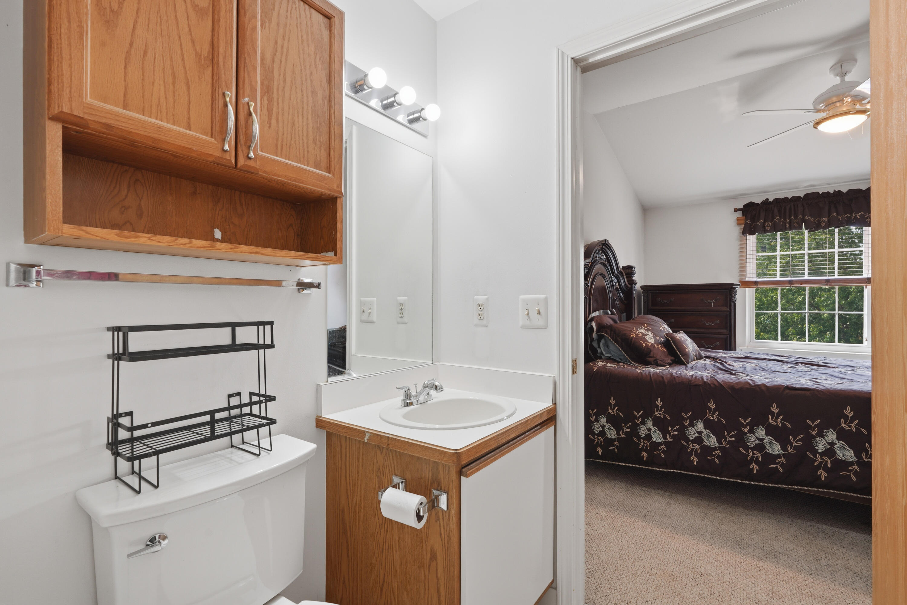 240 Pine Tree Ridge, Unit 4 Waterford, MI 48327 - Photo 20 of 33 240 Pine Tree - Unit 4-27