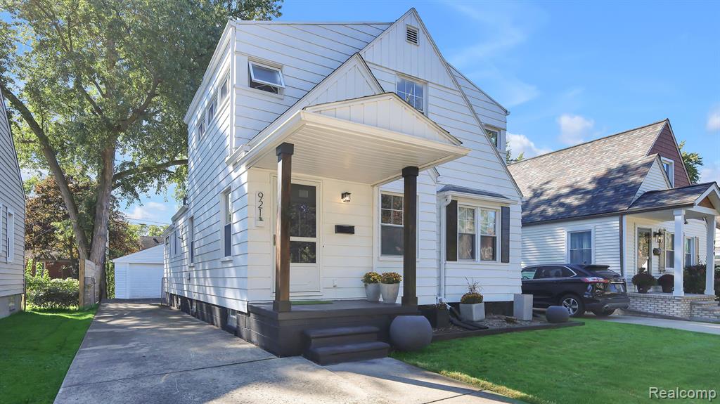 921 Cambridge Road Berkley, MI 48072 - Photo 1 of 25 Gallery Image 1