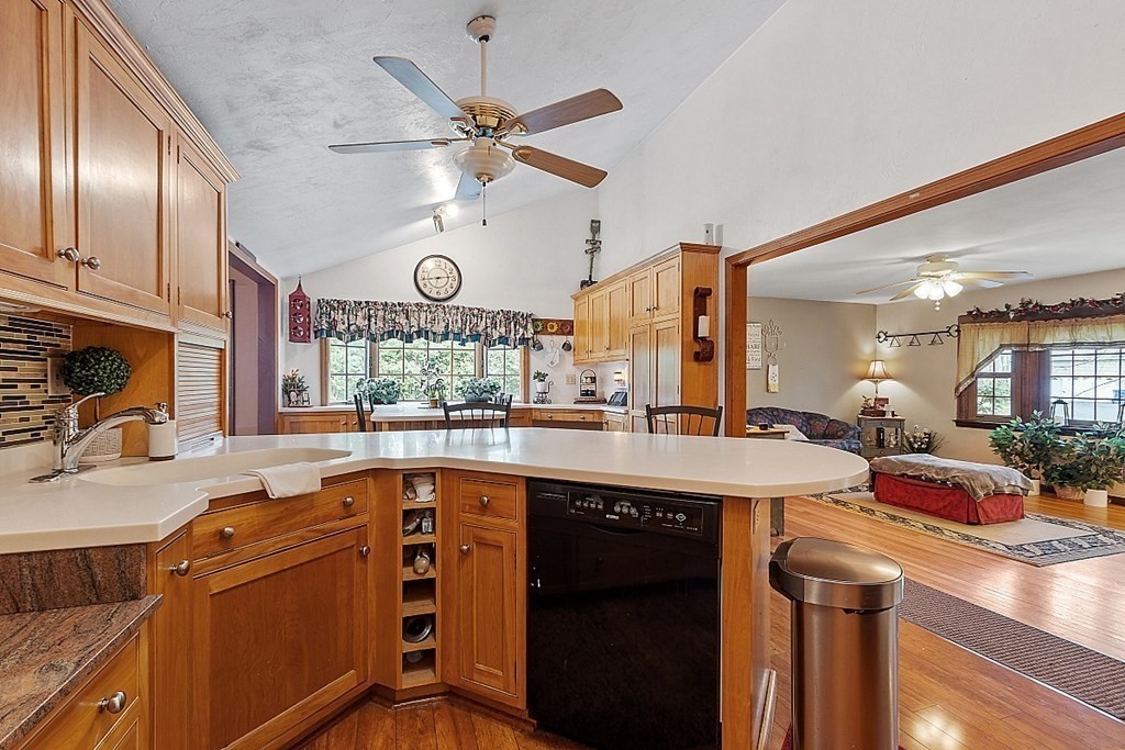 39 Cardigan Road Tewksbury, MA 01876 - Photo 3 of 42 Gallery Image 3