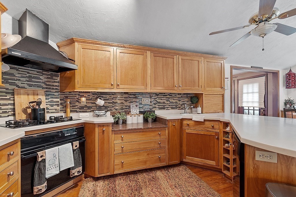 39 Cardigan Road Tewksbury, MA 01876 - Photo 4 of 42 Gallery Image 4